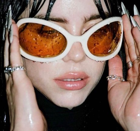 Billie Eilish photo 934