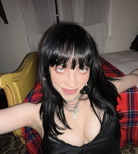 Billie Eilish photo 935