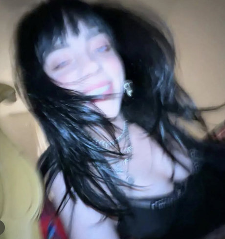 Billie Eilish photo 937