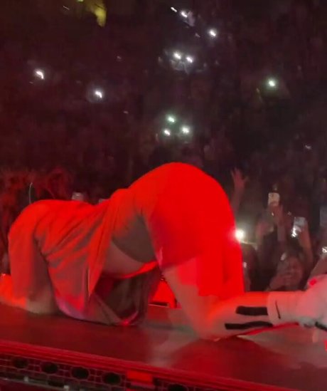 Billie Eilish photo 957