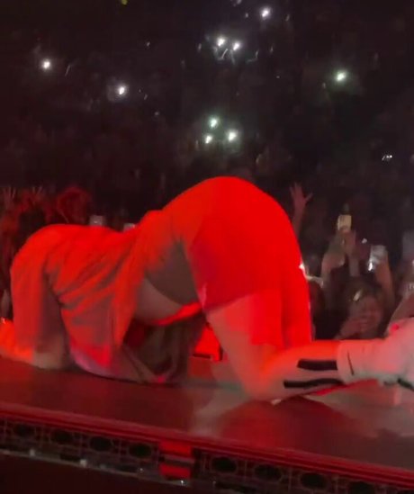 Billie Eilish photo 958