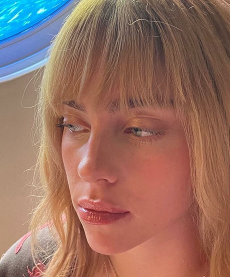 Billie Eilish photo 983