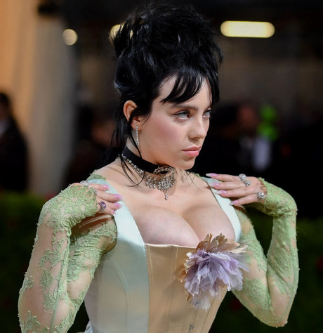 Billie Eilish photo 1001