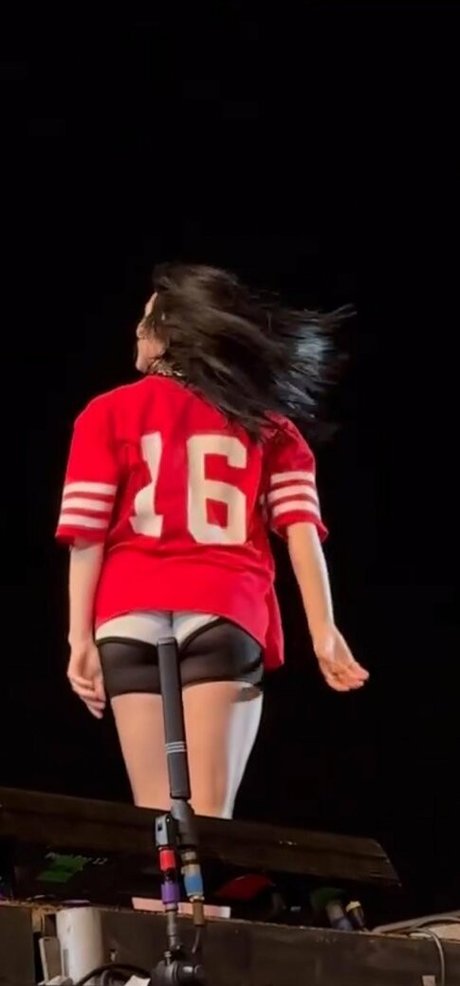 Billie Eilish photo 1002