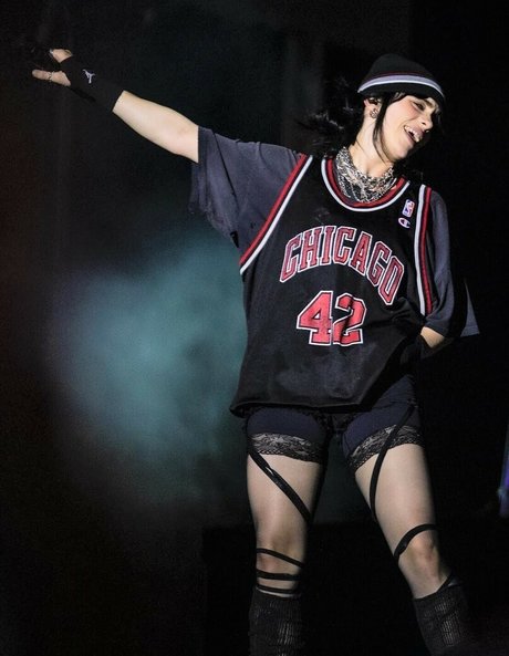 Billie Eilish photo 1013