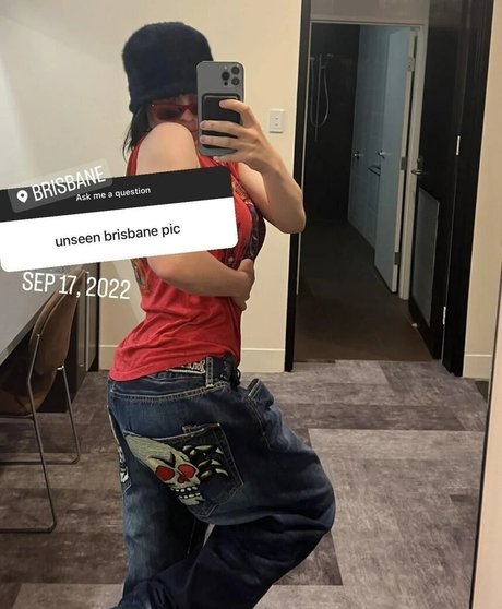 Billie Eilish photo 1026