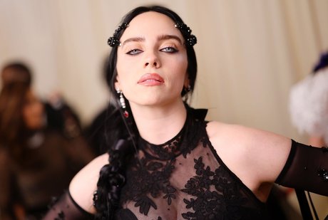 Billie Eilish photo 1036