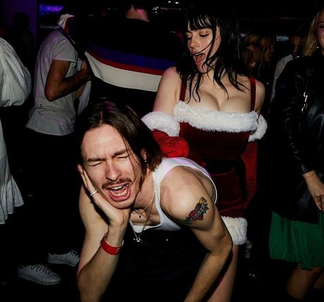 Billie Eilish photo 1042
