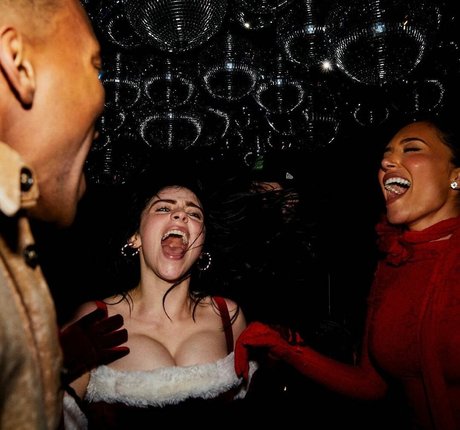 Billie Eilish photo 1050