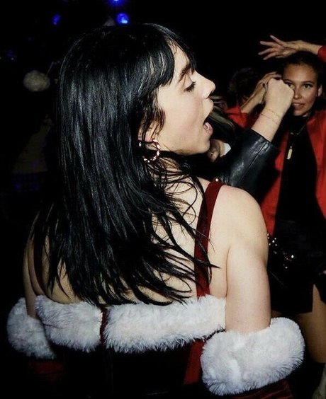Billie Eilish photo 1052