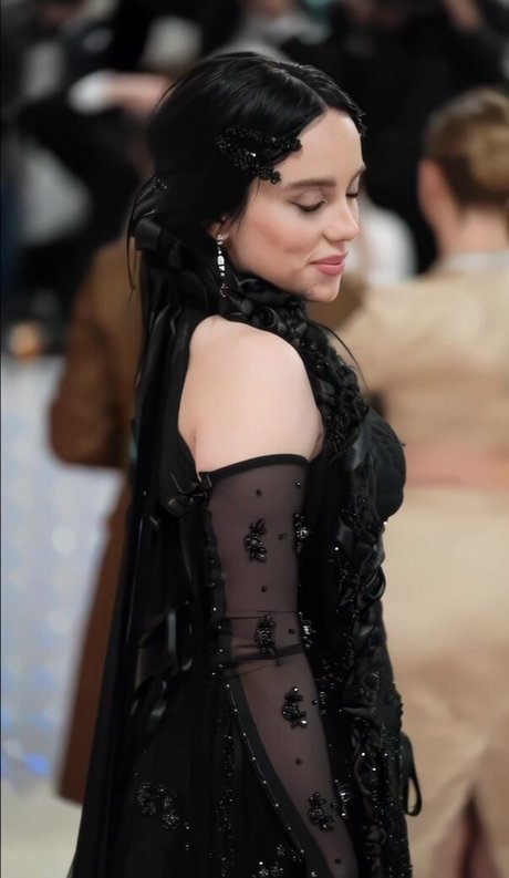 Billie Eilish photo 1054