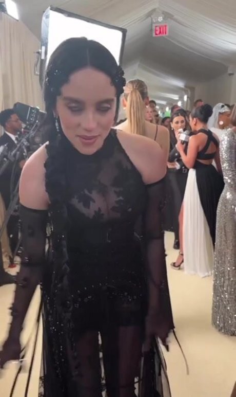 Billie Eilish photo 1055