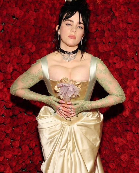 Billie Eilish photo 1058