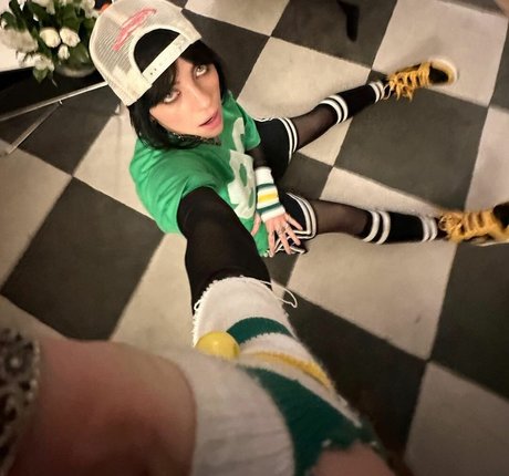 Billie Eilish photo 1096