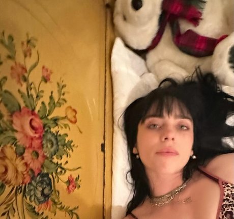 Billie Eilish photo 1100