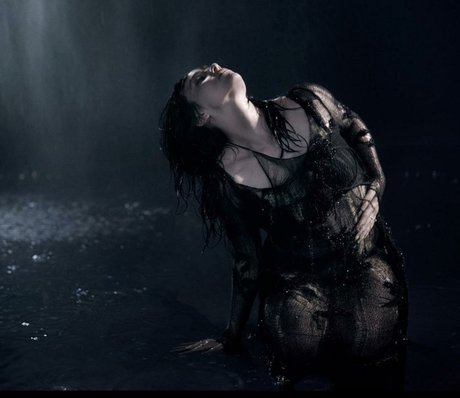 Billie Eilish photo 1109