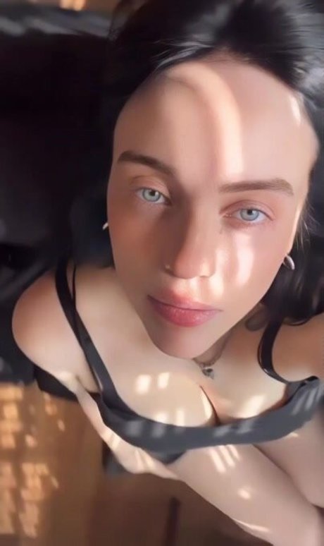 Billie Eilish photo 1114