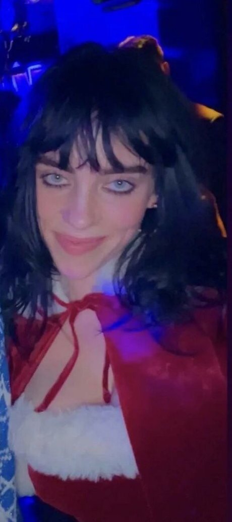 Billie Eilish photo 1124