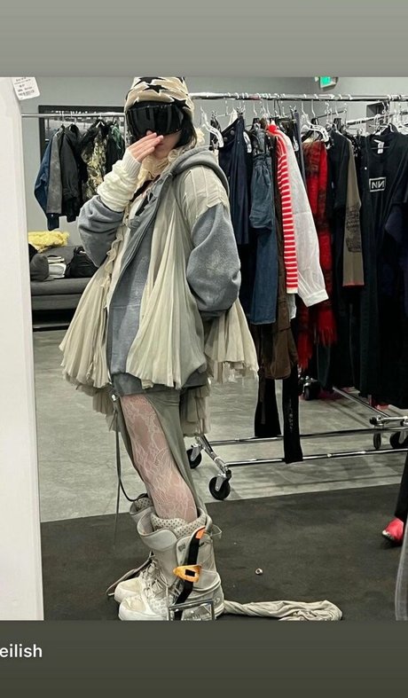 Billie Eilish photo 1146