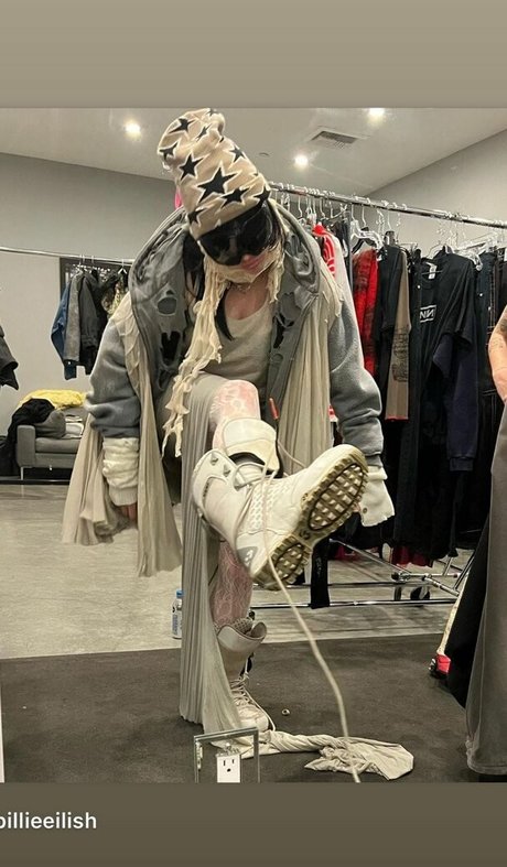 Billie Eilish photo 1147