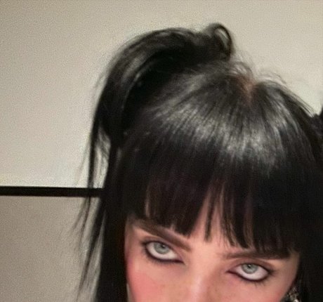 Billie Eilish photo 1149