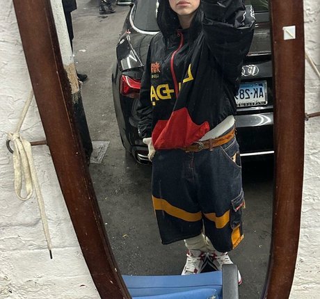 Billie Eilish photo 1158