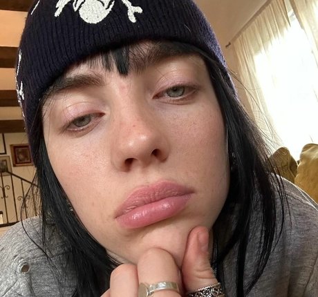 Billie Eilish photo 1207