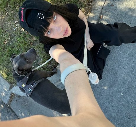 Billie Eilish photo 1223