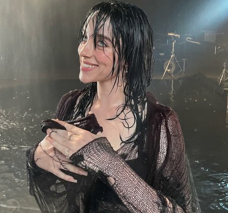 Billie Eilish photo 1241