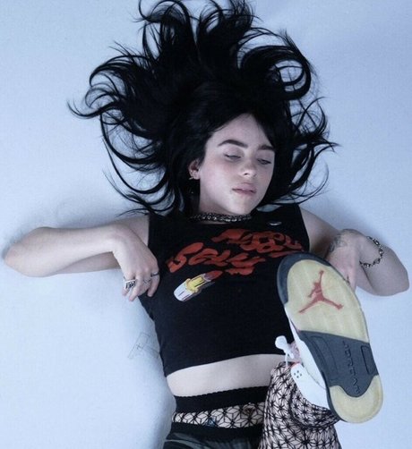Billie Eilish photo 1274