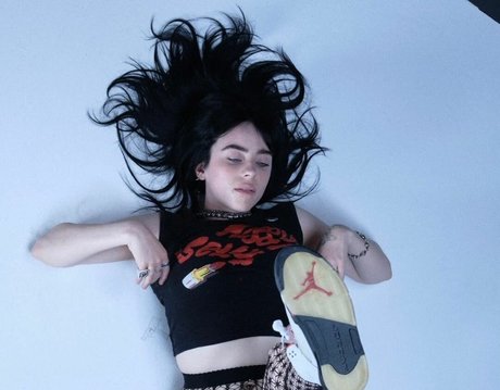 Billie Eilish photo 1276