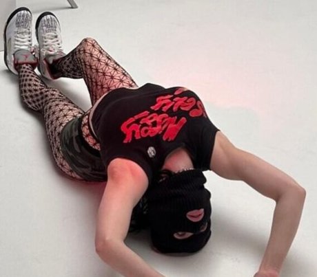 Billie Eilish photo 1277