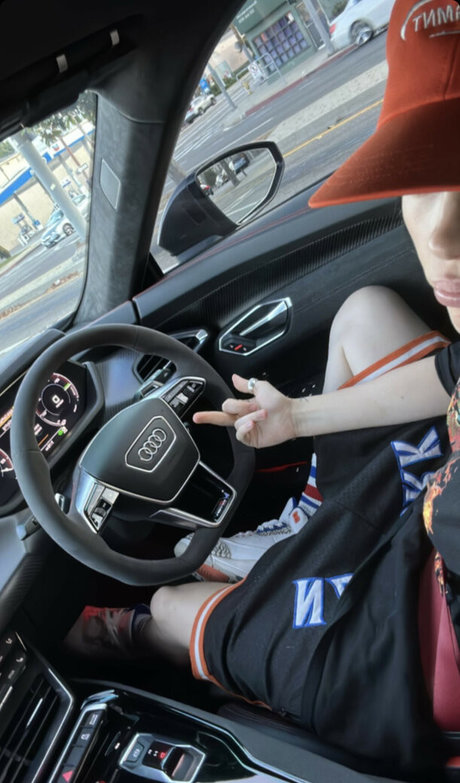 Billie Eilish photo 1309