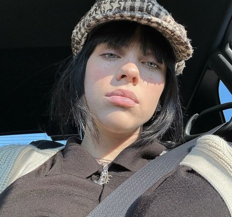 Billie Eilish photo 1318
