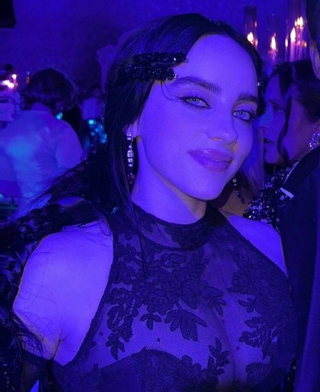 Billie Eilish photo 1375