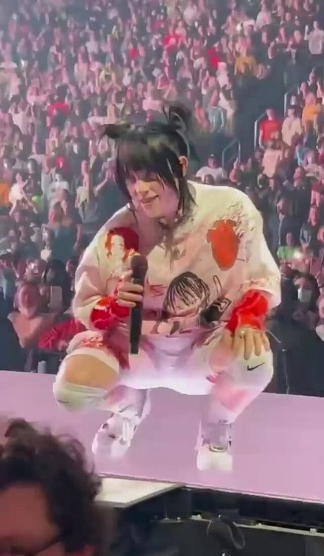 Billie Eilish photo 1399