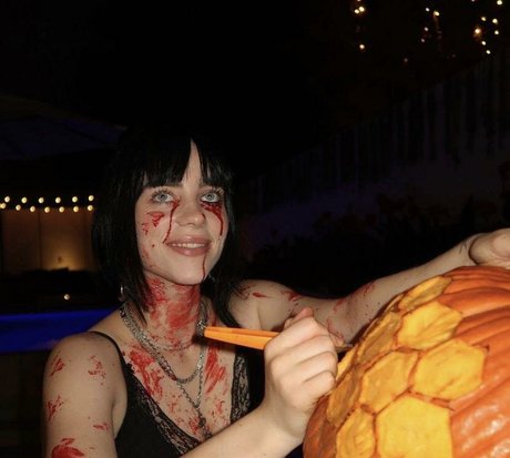 Billie Eilish photo 1405