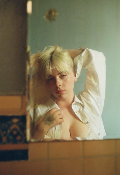 Billie Eilish photo 1406