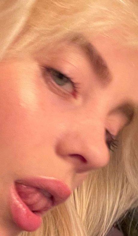 Billie Eilish photo 1411