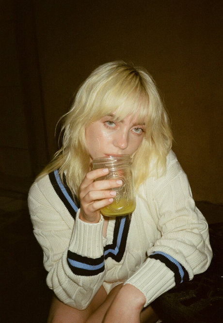 Billie Eilish photo 1437