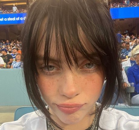 Billie Eilish photo 1477