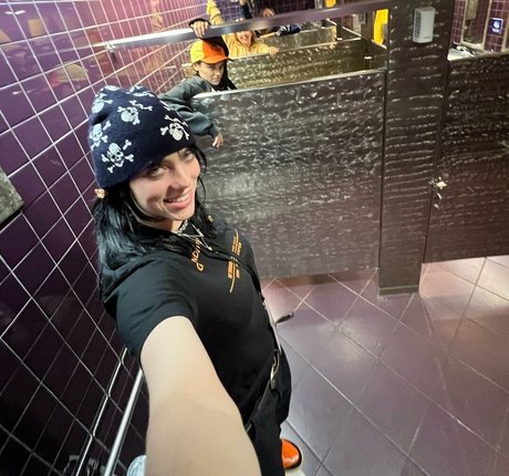 Billie Eilish photo 1479