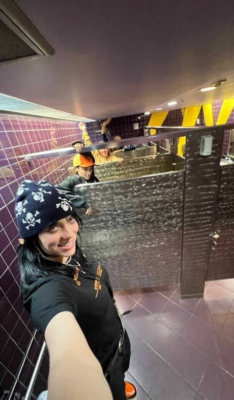 Billie Eilish photo 1486