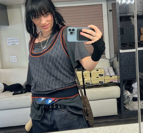 Billie Eilish photo 1500