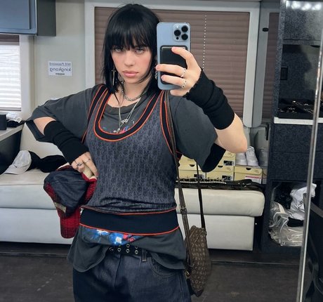 Billie Eilish photo 1501
