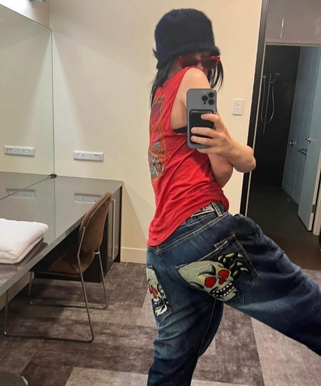 Billie Eilish photo 1517