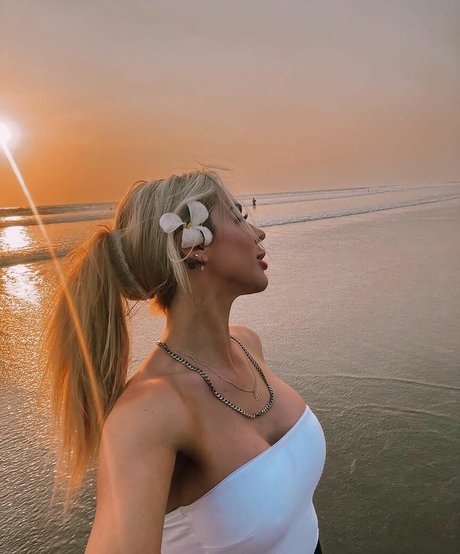 Billie Loves photo 21