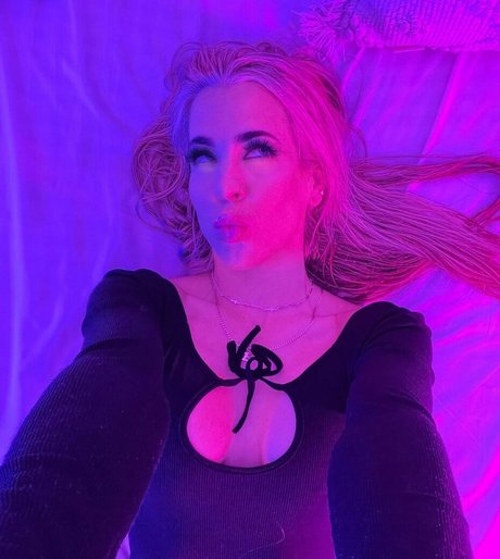 Billie Loves photo 29