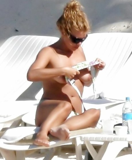 Billie Piper photo 1