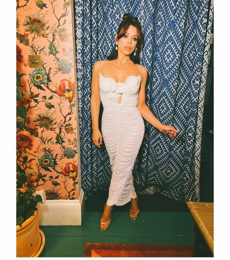 Billie Piper photo 16